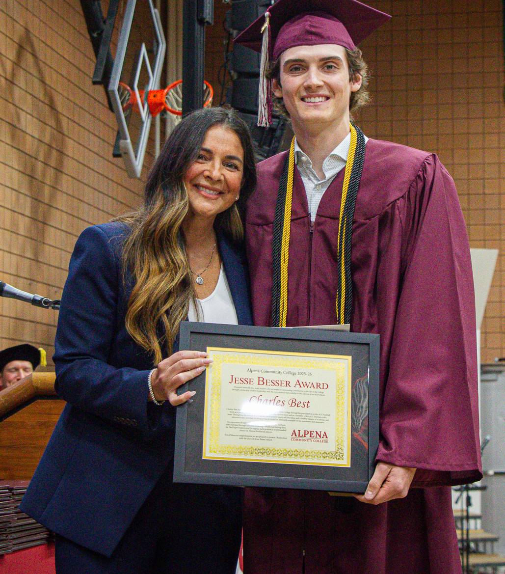 Charlie Best receives the Jesse Besser Award